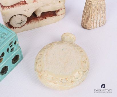 null CHINE
Boîte à encens en porcelaine turquoise à décor ajouré de motifs sinisant,...