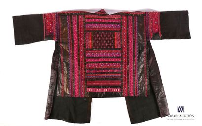 null THAILAND
Embroidered
silk jacket Top. 76.5 cm
(small wear and tear)