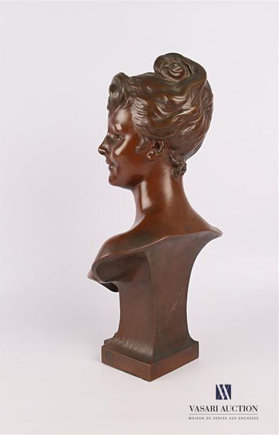 null PINEDO Emile (1840-1916) 
Lys
Bronze à patine brune
Titré dans un cartouche,...