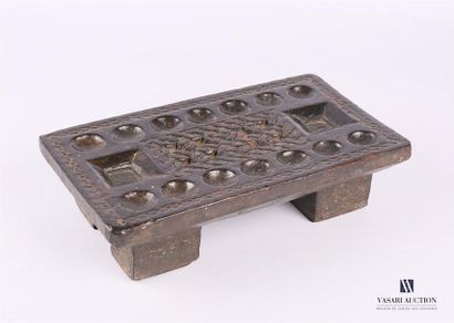 TANZANIE TANZANIE
Mancala in carved natural wood, game of Awélé, the tray presents...