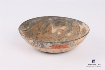 PEROU - Culture Paracas Dish 
The inside of this ceremonial dish is engraved with...