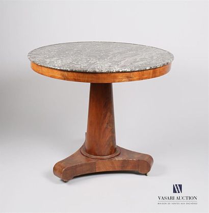 null Pedestal table in mahogany veneer, the round top topped with a grey veined marble...