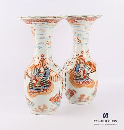 JAPON - Paire de vases JAPAN
Pair of porcelain vases of baluster shape with flared...