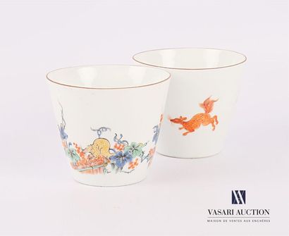 MEISSEN, circa 1735-1740 MEISSEN, circa 1735-1740
Two hard porcelain pots with polychrome...