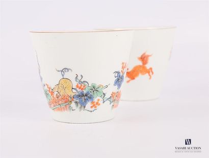 MEISSEN, circa 1735-1740 MEISSEN, circa 1735-1740
Two hard porcelain pots with polychrome...
