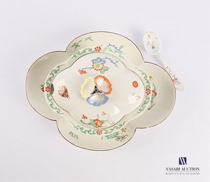 CHANTILLY circa 1735 CHANTILLY circa 1735
Four-lobed sugar bowl complete with tray,...