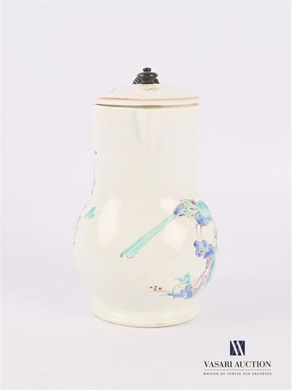 CHANTILLY circa 1735 CHANTILLY circa 1735
Pourer and its lid in soft porcelain with...