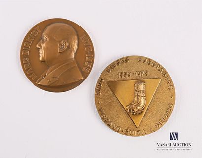 null HISPANO SUIZA
Two bronze medals, the first one marked "Marc Birkict 1878 - 1953"...