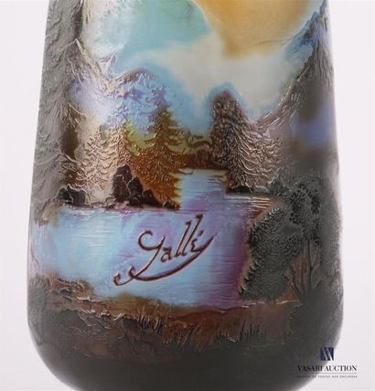 GALLE, dans le goût de GALLE, in the taste of an oblong shaped multilayered glass
vase...