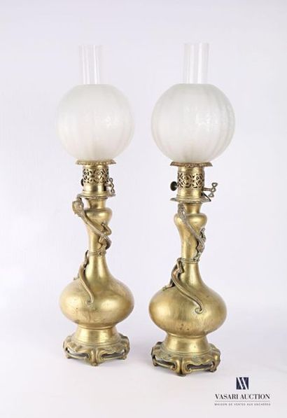 null Pair of bronze oil lamps in baluster form resting on an openwork base decorated...