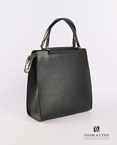null LOUIS VUITTON
Black herringbone leather bag, Model "Figari"
Height with handles:...