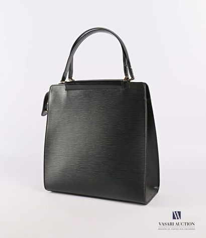 null LOUIS VUITTON
Sac en cuir épi noir, Modèle "Figari"
Haut. avec anses : 43 cm...