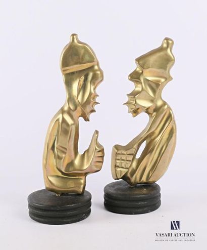 null Pair of bronze subjects presenting two anthropomorphic silhouettes, the wooden
base...
