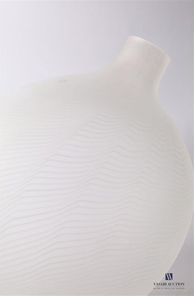 null SALVIATI (VENISE)
Vase de boulle à col décentré en verre sablé orné de frises...