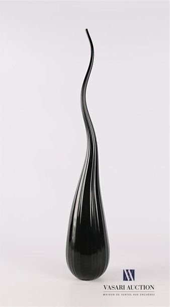 null SALVIATI
Vase soliflore modèle Aria en verre de couleur noir de forme piriforme...