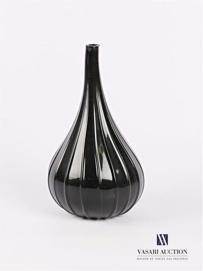 null SALVIATI
Vase soliflore modèle Drops en verre teinté noir de forme piriforme...