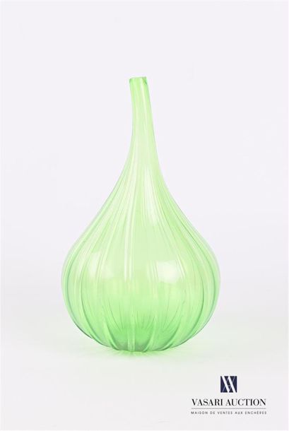 null SALVIATI
Vase soliflore modèle Drops en verre teinté vert de forme piriforme...