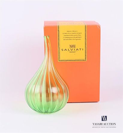 null SALVIATI
Vase soliflore modèle Drops en verre teinté vert de forme piriforme...