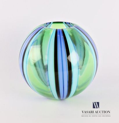 null SALVIATI
Vase en verre de forme sphérique à décor de bandes bleues et vertes,...