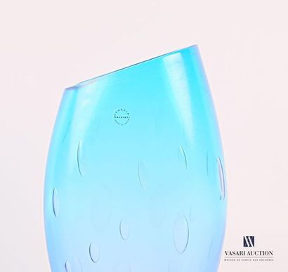 null SALVIATI
Vase of ovoid shape in blue tinted glass decorated with oval bubbles,...