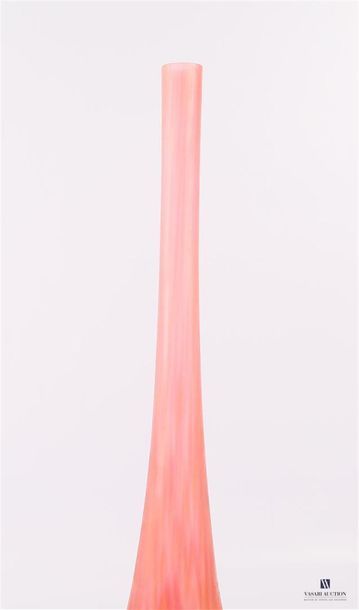 null DAUM Nancy - France
Vase soliflore en pâte de verre teinté rose et orange, la...