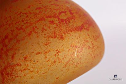 null DELATTE - Nancy
Vase soliflore en verre à décor mamoréen orange et rouge à panse...