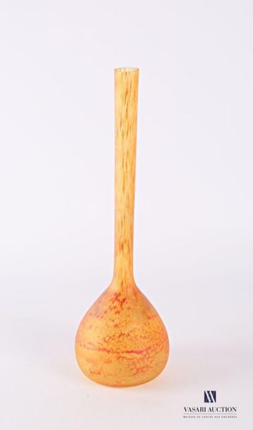 null DELATTE - Nancy
Vase soliflore en verre à décor mamoréen orange et rouge à panse...