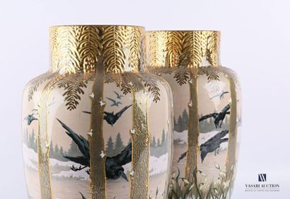 null KELLER & GUERIN - LUNEVILLE
Paire de vases en céramique émaillé à décor de corbeaux...