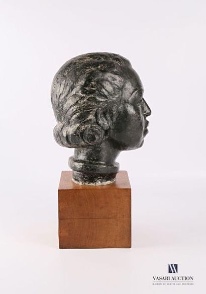 null DADIE-ROBERT Dagmar (1897-1966) Terracotta woman
's
head with black patina
Signed...
