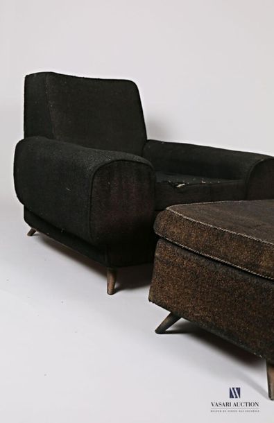 null Armchair and its footrest, they rest on tapered and oblique metal legs
Year...