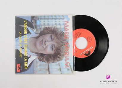 null Lot of 20 vinyls :
DIANE DUFRESNE - A le ticket
1 Disc 45T under cardboard
sleeve...
