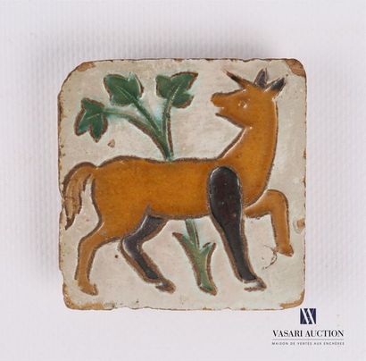 null Glazed terracotta tile depicting an ox.
High. Width : 6,5 cm - Height : 6,5...