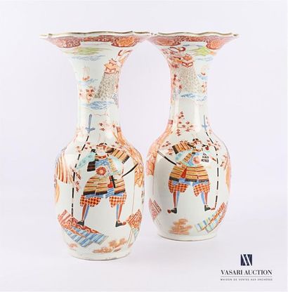 null JAPAN
Pair of porcelain vases of baluster shape with flared neck, the border...