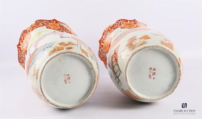 null JAPAN
Pair of porcelain vases of baluster shape with flared neck, the border...