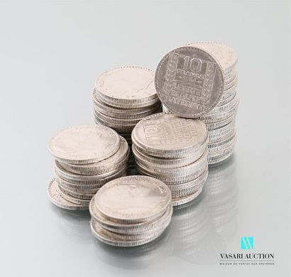 null Lot de soixante neuf pièces en argent 10 Francs 1934, République Française Turin...