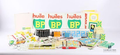null BRITISH PETROLEUM - BP
Important lot comprenant deux affiches plastifiées (119...