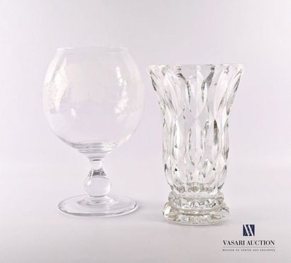 null CRISTALLERIE LORRAINE
Vase en cristal à décor taillé de navettes fendues, le...