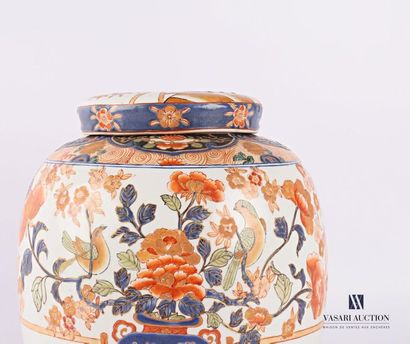 null JAPAN
Porcelain covered ginger pot with polychrome decoration and gilded top,...