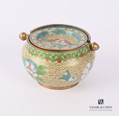 null CHINA
Ashtray in cloisonné enamels, the pivoting container decorated with a...