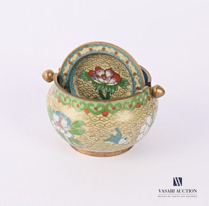 null CHINA
Ashtray in cloisonné enamels, the pivoting container decorated with a...