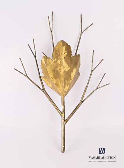 null Applique en bronze à une lumière représentant une branche d'arbre avec une feuille...