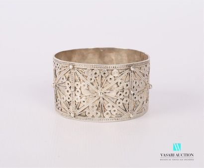 null Silver napkin ring with filigree decoration of coiled motifs in rectangular
reserves...