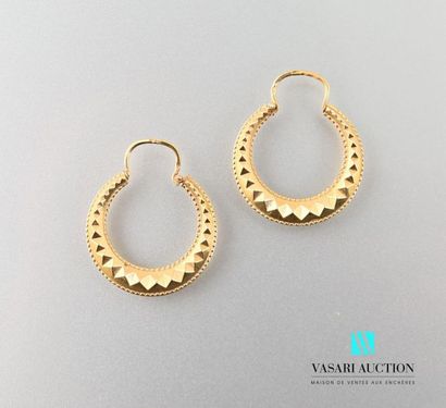 null Pair of creoles in yellow gold 750 thousandths with diamond 
tips Weight: 1.9...