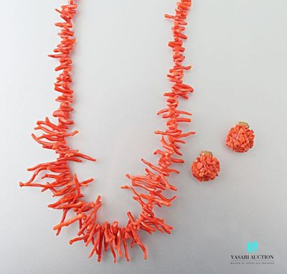 null Necklace made of red coral branches, a pair of gold-plated and coral ear clips...