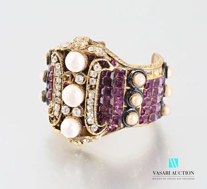 null CHANEL 
Open cuff bracelet in gold metal paved with purple and white rhinestones...