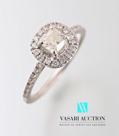 null White gold ring set with a cushion-cut diamond of approximately 0.40 carat in...