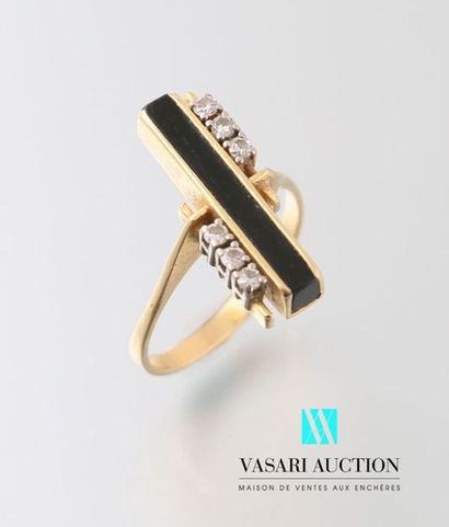 null Ring in 750 thousandths yellow gold, rectangular pattern set with onyx and six...