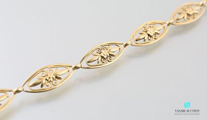 null Yellow gold bracelet filigree mesh decorated with flowers and foliage
Early...