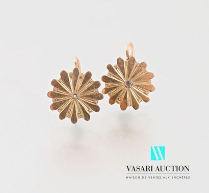 null Pair of gold flower earrings in the shape of flowers 750 thousandths, beginning...