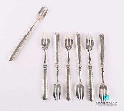 null Set of seven metal cake forks, the handle hemmed with a frieze of asparagus...